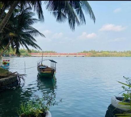 Green Island Homestay Riverside Кожикоде Экстерьер фото