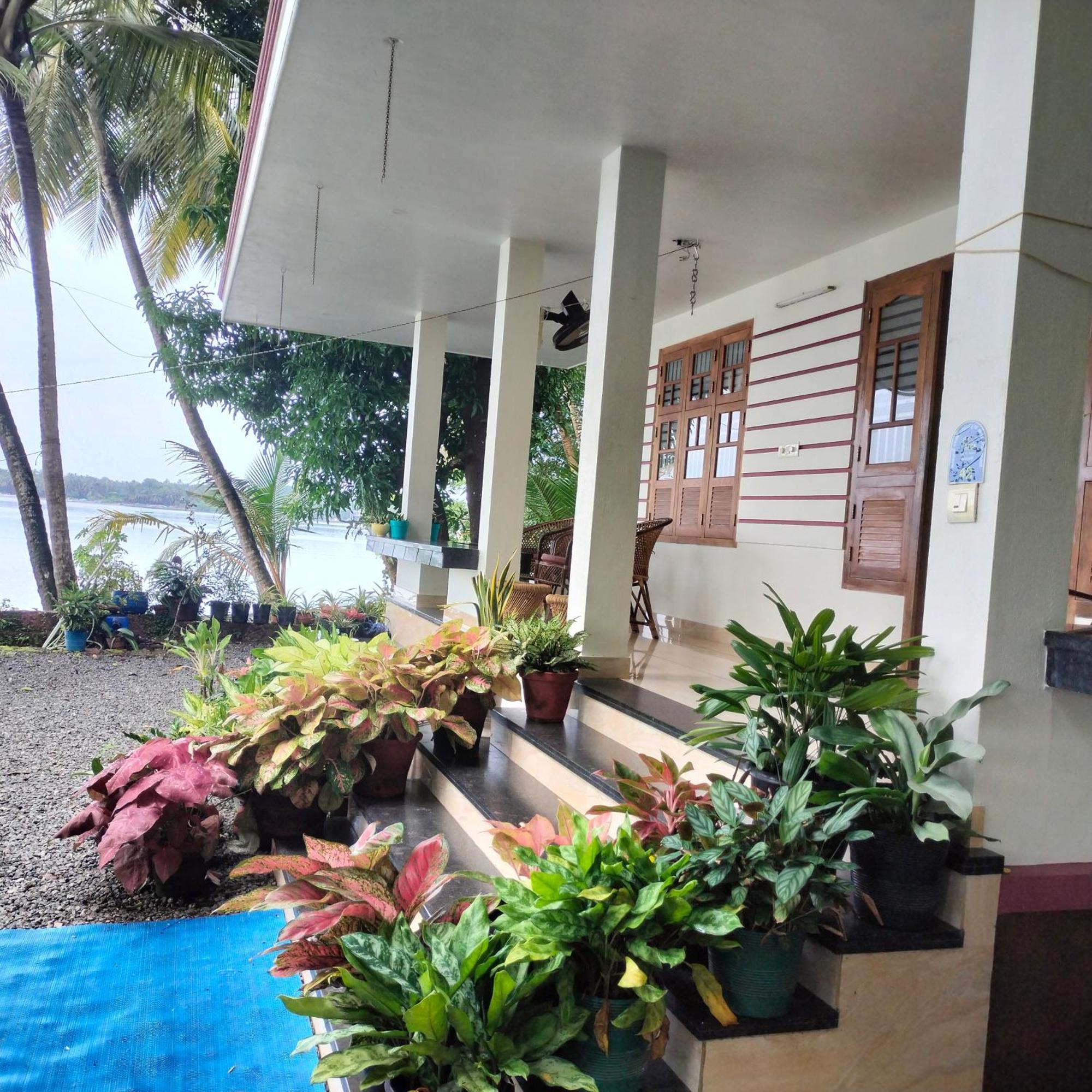 Green Island Homestay Riverside Кожикоде Экстерьер фото