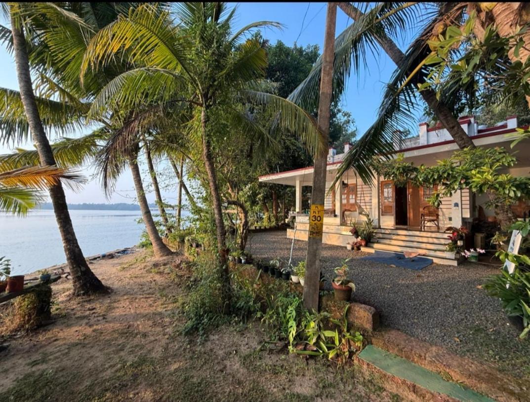 Green Island Homestay Riverside Кожикоде Экстерьер фото